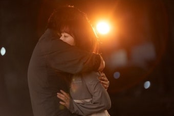‘지옥판사’ 박신혜X김재영 포옹, 달달함 대신 긴장감 “관계 요동친다”
