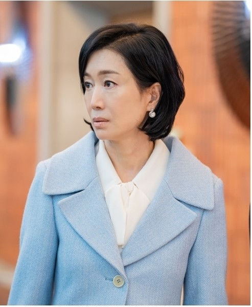 나영희, 오상희 작가와 협업한 신데렐라 게임 출연으로 새로운 도전 - 복잡한 캐릭터로 관객 감동 예고