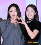 시은미-신윤주, ‘1승’을 위해 함께 하트 [포토엔HD]