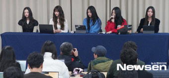 긴급하게 진행되는 ‘뉴진스 기자회견’ [포토엔HD]