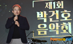 ‘박건호 음악회’에서 축사하는 송기헌 의원 [포토엔HD]