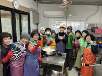 ‘한영♥’ 박군, 독거 어르신 위해 봉사활동 선행 “부모님 일찍 여읜 후..”