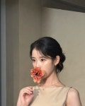 ‘이종석♥’ 아이유, 누가 꽃이야? 모든 순간이 사랑스러워