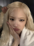 블핑 로제 터프하네, 젓가락 다리 쫙 찢고 허리 휙 비틀기‥극강 유연성