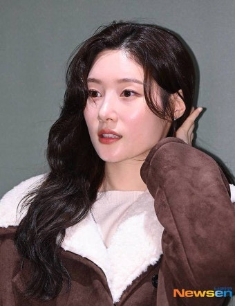 정채연, 이진욱과 만날까 ‘에스콰이어’ 러브콜에 “긍정 검토” [공식입장]