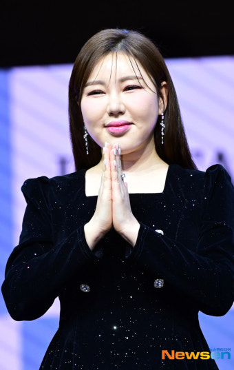 송가인, 해외 팬들 사로잡는 중! 아사달 라이브 공연 호평, 유튜버로 변신 밝혀 함정에 빠져든 사건에 대응력 강조