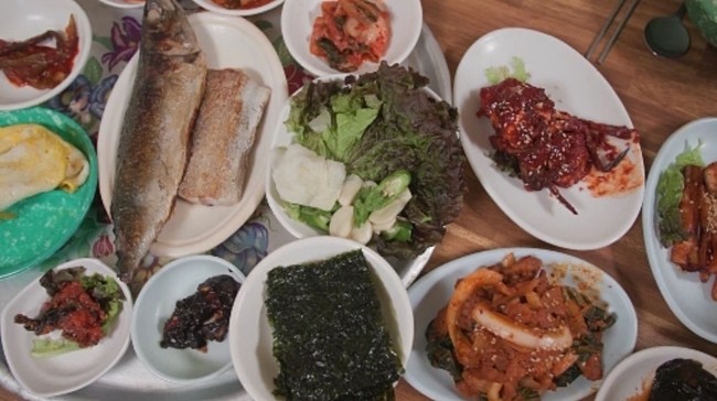 김성령, 전현무계획2서 피부 관리 비법 공개 - 900샷 시술 고백에 시청자들 웃음