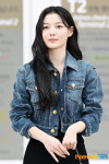 김유정, 25세에 찍은 미모 리즈‥눈발 속에서도 빛난 커리어우먼룩