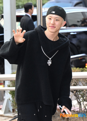 세븐틴 호시, ‘더 시즌즈-박보검의 칸타빌레’ 녹화 참석하며 호랑이 포즈 [포토엔]