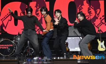 드래곤포니, ‘낫아웃’ 야구용어 쓴 기념(?) 야구포즈 [포토엔HD]