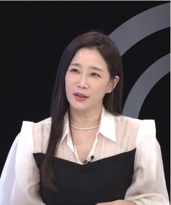 ‘서프라이즈 걔’ 김하영 깜짝 결혼 발표 “‘복면가왕’서 만난 2세 연상男”(퍼펙트 라이프)