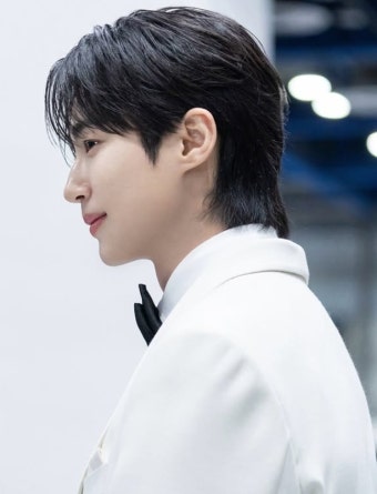 변우석, 자세히 보니 더 은혜로운 백상 수트핏