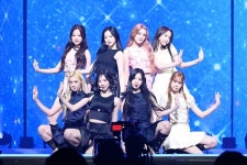 하츠투하츠 ‘ASEA 2025’서 데뷔 첫 신인상 수상…스페셜 MC 맹활약까지