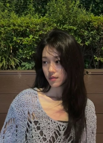 노윤서, 절친 리정 손에서 탄생한 청순 비주얼…로제도 하트 폭발