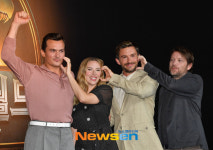 스칼렛 요한슨x조나단 베일리x루퍼트 프렌드x가렛 에드워즈 감독, 할리우드 최고 배우들의 포즈 [포토엔HD]