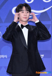 이준영, 턱시도 입고 양볼하트 [포토엔HD]