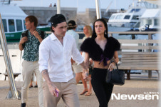 브루클린 부부, 베컴家와 불화설 속 초호화 휴가 포착 [파파라치컷]