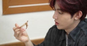 제베원 장하오, 생애 첫 산낙지 먹방 “눈에 광기 돌지 않아요?” (장도바리바리)