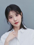 아이유, 연말 맞아 2억 기부…올해만 9억 5천만 원 쾌척