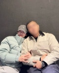 송혜교, 남사친과 팔짱 끼고…청순한 얼굴 소멸 직전
