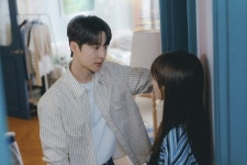 배인혁, 노정의 당황케 한 초밀착 벽치기‥애는 누가 키워? (우주를 줄게)