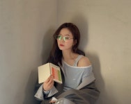 신세경, 안경 하나 썼을 뿐인데…청순한 얼굴에 지적인 분위기 한 스푼