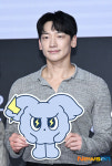 비(정지훈), ‘구름희’들고 포즈 [포토엔HD]