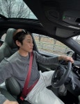 정준원, 돈 많이 벌었네…머리에 선글라스 얹고 포르쉐 한손 운전