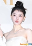 아일릿 모카, 컴백 앞두고 건강 이상‥활동 중단한다 “치료 전념” [공식]