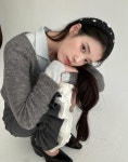 아이유-이연, 이렇게 친했나? 다리 끌어안고 손깍지 낀 현실 워맨스