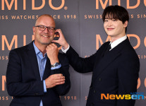 이종석, CEO에 볼 하트[포토엔HD]