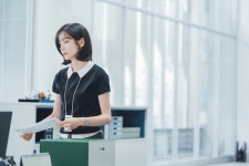 박지현, 혼성그룹 찢고 이번엔 K-직장인이다 “공감 위로 얻었으면”(내일도 출근!)
