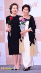 김혜자·윤여정, 故 최불암 빈소서 부둥켜 안고 울었다 “속상해”