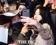 [TF포토] 수지, 여신의 팬서비스