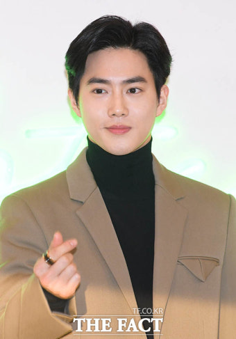 [TF사진관] 엑소 수호, '손하트는 조금 쑥스럽네요~'