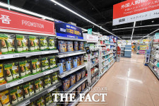 [TF포토] 신종 코로나 불안감에 썰렁한 대형마트