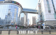[TF포토] 임시 휴업으로 한산한 롯데백화점 본점