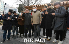 [TF포토] 사직동 일대 둘러보는 이낙연 전 총리