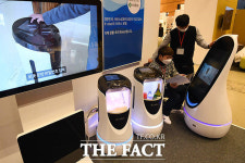 [TF포토] 이젠 호텔도 로봇 시대