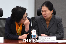 권은희더헤어 | [TF포토] 대화 나누는 김삼화-권은희