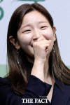 [TF사진관] 웃음이 빵빵~…박소담, 연기파 배우의 꽃미소