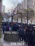 [코로나19 심각] 이마트발 마스크 대란…대구 점포 앞 대기행렬