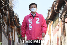 [TF사진관] 정책 발표 황교안 대표 너머로 조용히 해주세요