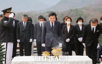 통합당, 비례 7명 추가 '의원 꿔주기'…한국당, 정당투표 '기호 2번 유력'