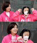 [TF사진관] 딸의 지원사격에 눈시울 붉어진 엄마 나경원