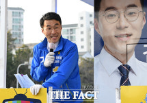 [TF사진관] 유세차 타고 막바지 유세 나선 김남국