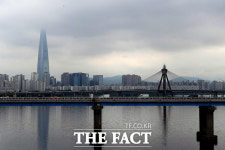 [오늘의 날씨] 곳곳에 비, 개인 후 맑은 하늘·포근한 기온