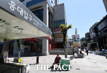[TF포토] 한산해진 홍대입구역 만남의 광장