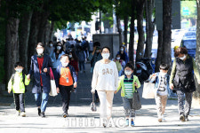 [TF사진관] 초등 12학년, 설레는 첫 등교