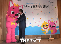 [TF사진관] 뚜루루뚜루 아기상어-핑크퐁, 시청에서도 인기만점